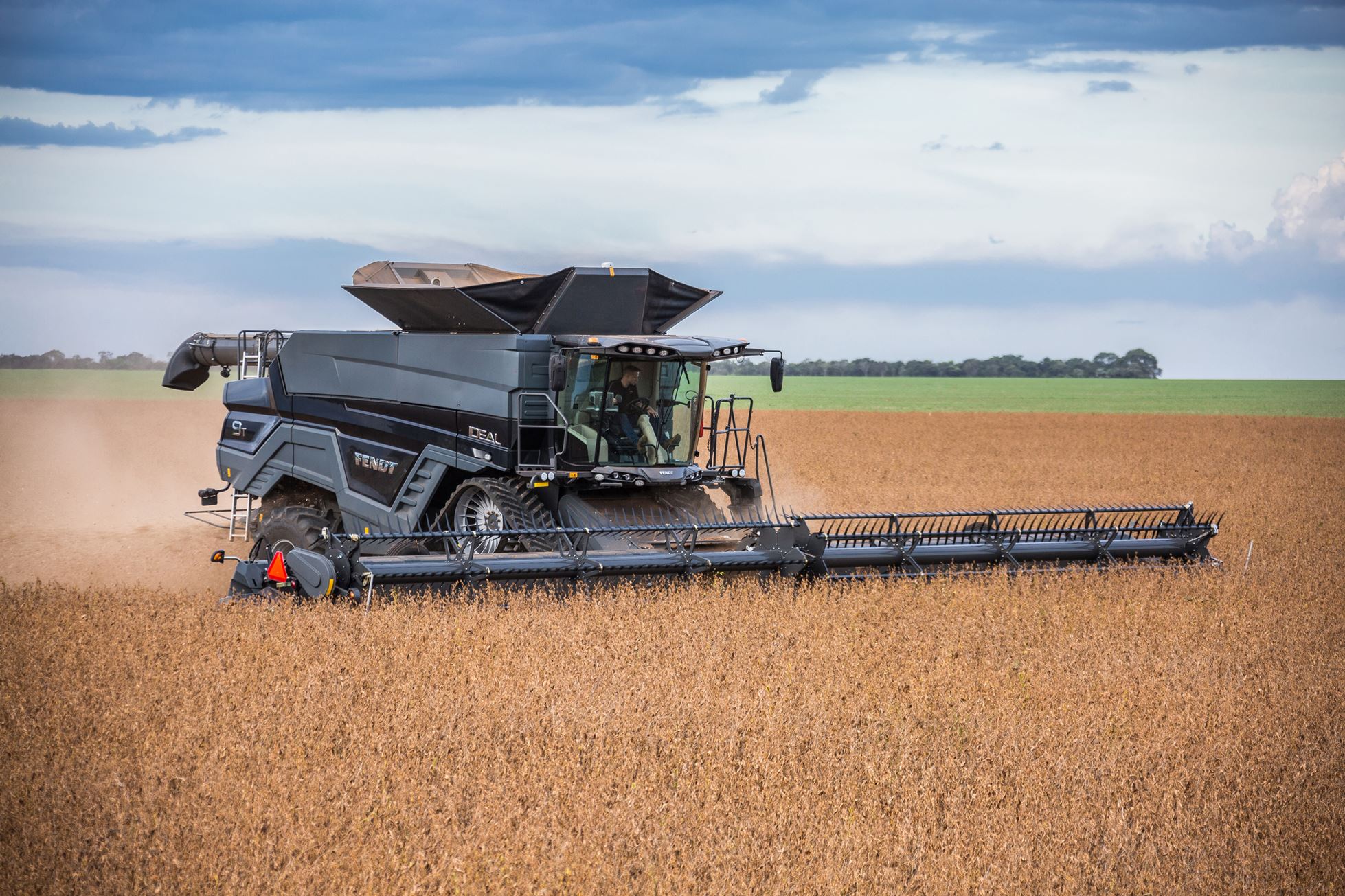 RÉCORD DE LA COSECHADORA FENDT IDEAL 9T: 2.599 TONELADAS DE MAÍZ EN 24 HS